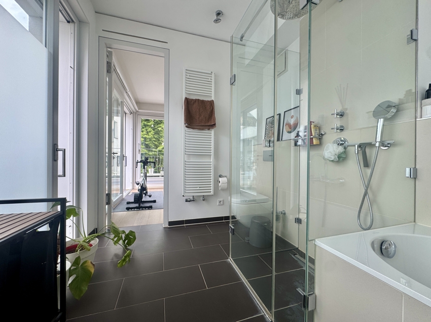 Wannenbad mit Dusche II Etagenwohnung K�ln