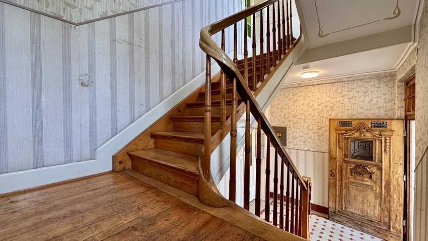 Gepflegtes Treppenhaus II Villa Leichlingen