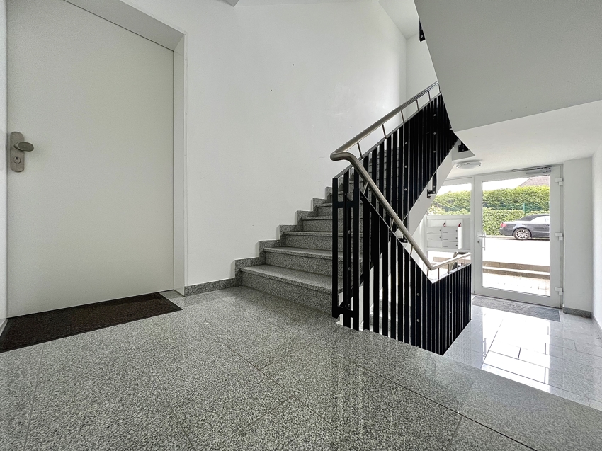Gepflegtes Treppenhaus Penthousewohnung Pulheim