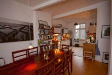 Blick zur K�che ** ALTBAU-CHARME MIT 3,10 M HOHEN DECKEN **