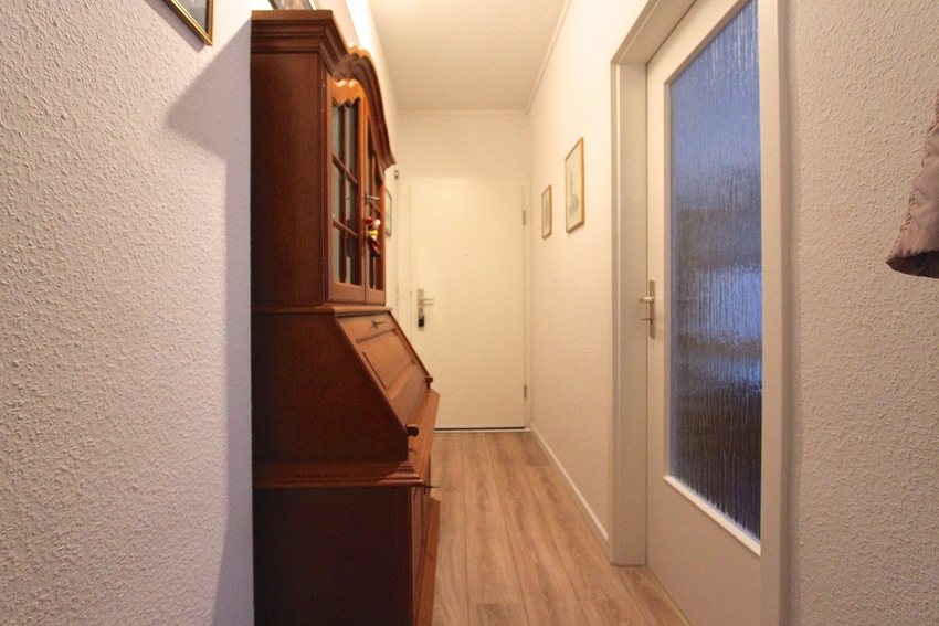 Ger�umiger Flur 2 Etagenwohnung K�ln