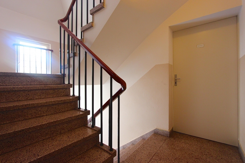 Gepflegtes Treppenhaus Etagenwohnung K�ln