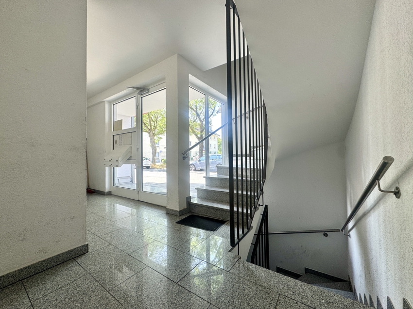 Gepflegtes Treppenhaus Etagenwohnung H�rth / Efferen