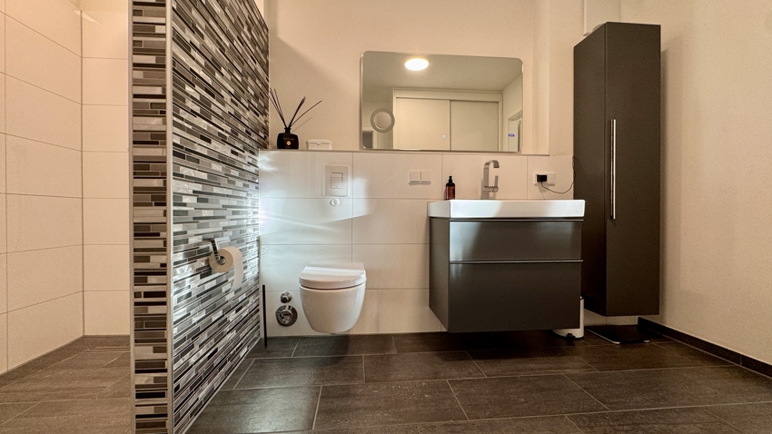 Gro�es Badezimmer Etagenwohnung H�rth