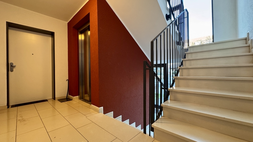 Gepflegtes Treppenhaus Etagenwohnung H�rth