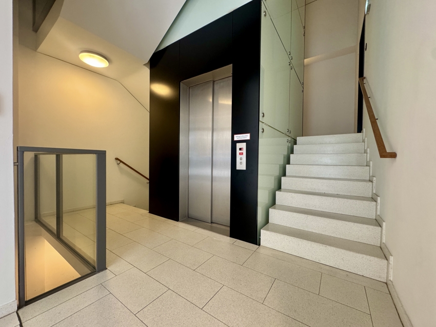 Gepflegtes Treppenhaus Etagenwohnung K�ln