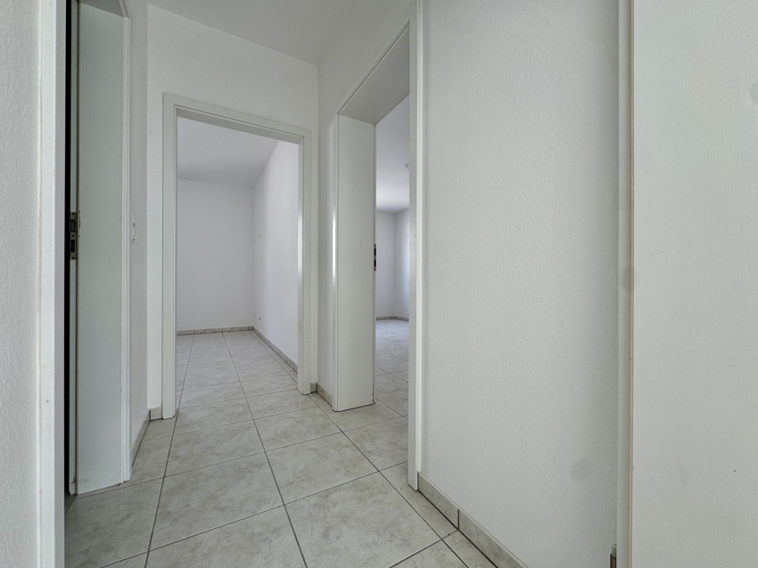 Ger�umiger Flur Etagenwohnung H�rth / Efferen