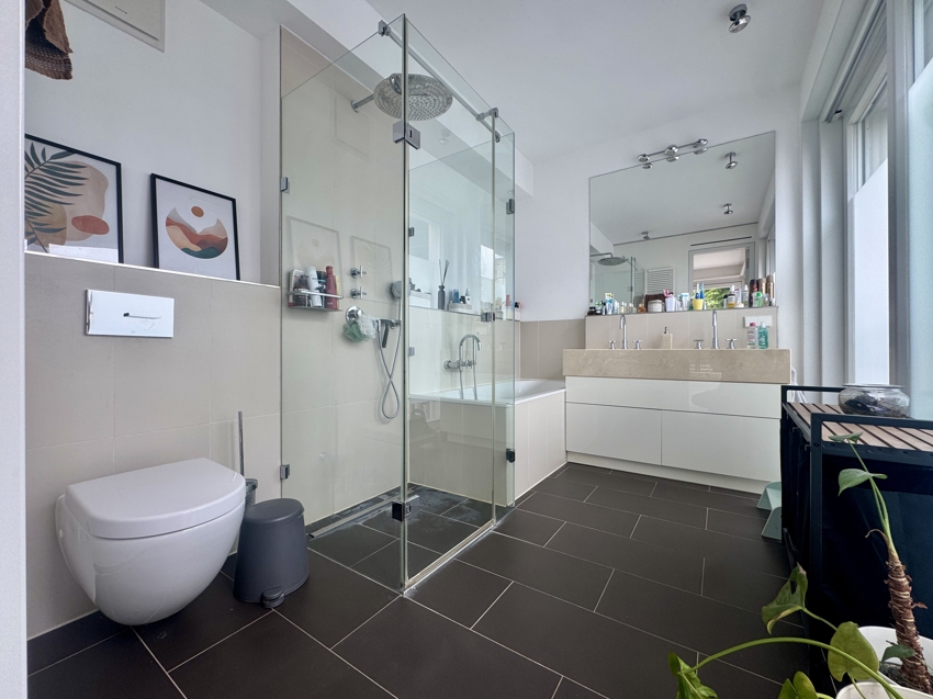Wannenbad mit Dusche Etagenwohnung K�ln