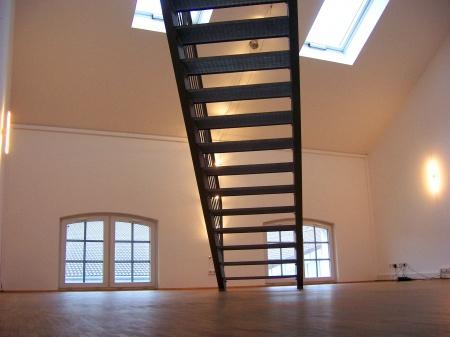 Aufstieg zur Empore Loft-Studio-Atelier K�ln