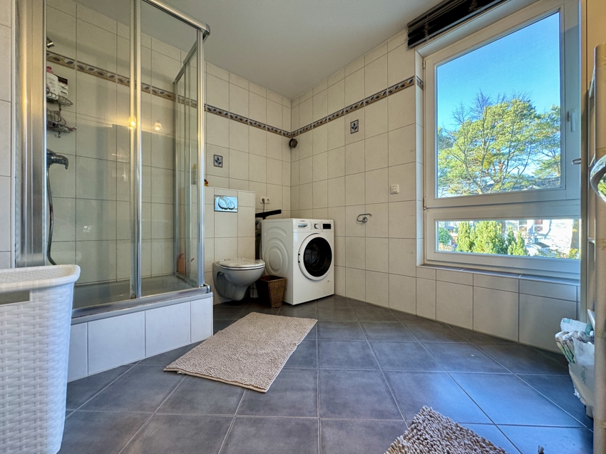 Tageslicht-Bad Einliegerwohnung Doppelhaush�lfte Zeuthen